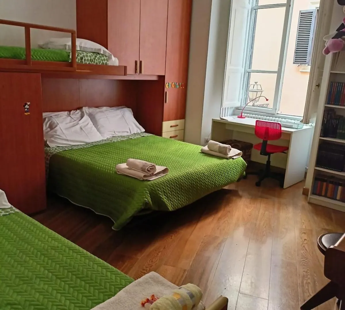 فندق مبيت وإفطار Private Room By An Italian Family - A Unique Experience Close To Colosseum, The Roman Forum And Basilica Saint Mary Major إيطاليا