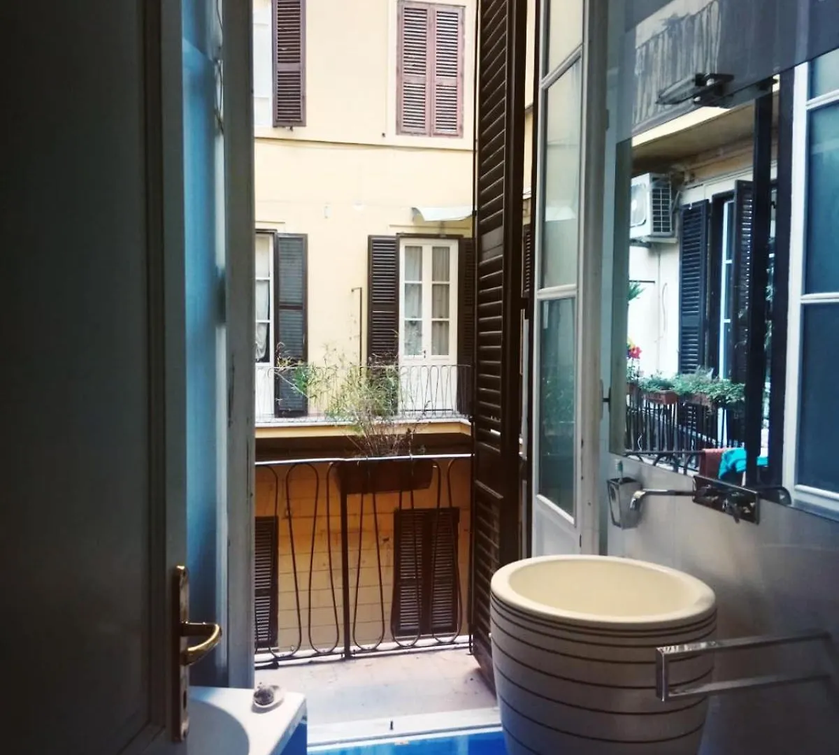 فندق مبيت وإفطار Private Room By An Italian Family - A Unique Experience Close To Colosseum, The Roman Forum And Basilica Saint Mary Major